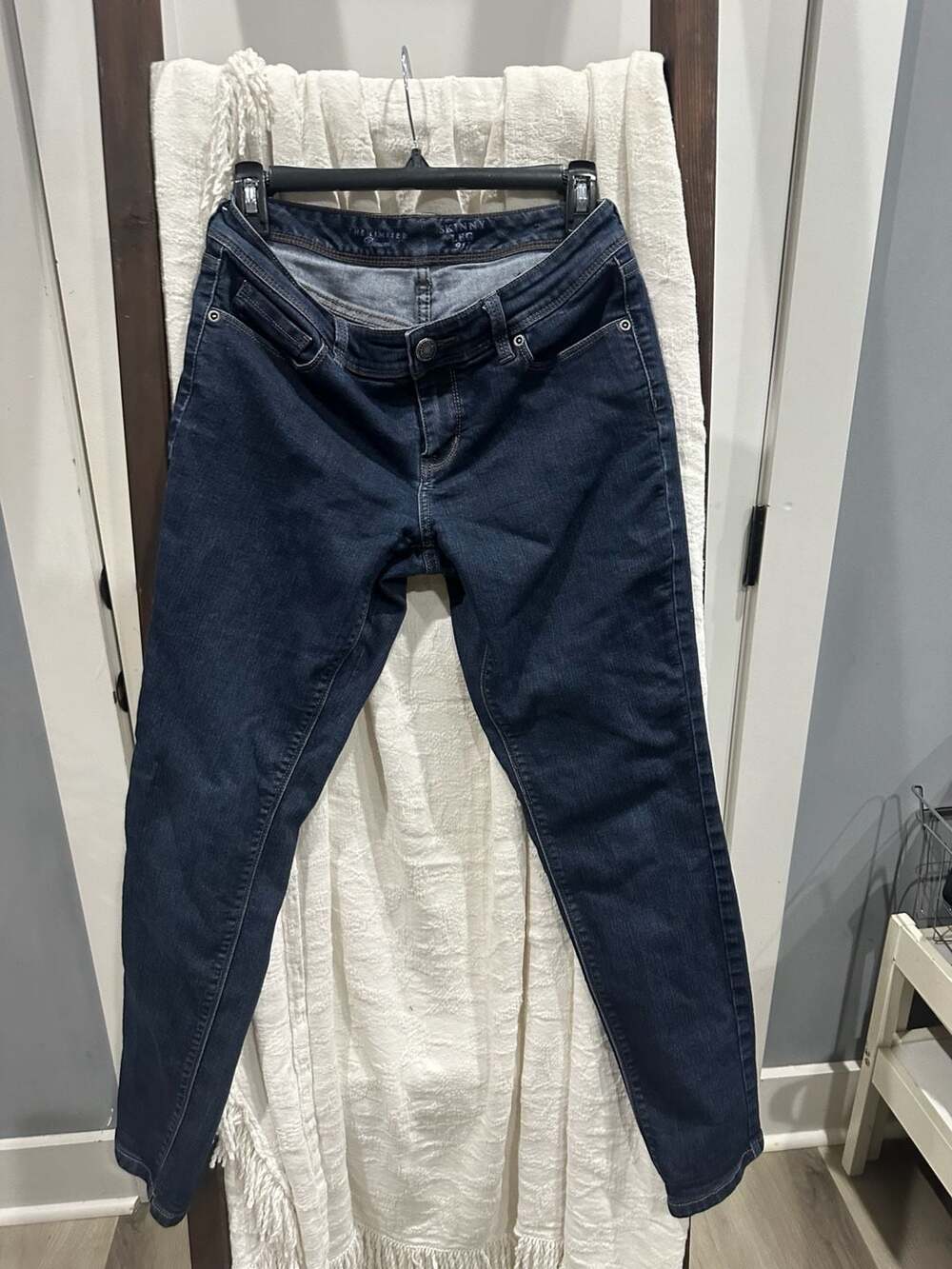 The Limited Denim Skinny Leg 917 Size 8S Dark Wash Jeans